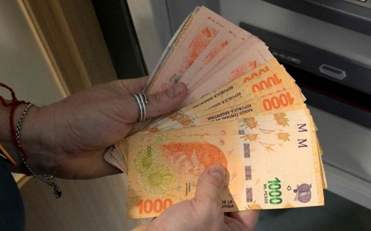 Boletín Oficial: El salario mínimo será de $383.800 en setiembre y de $437.000 en abril 2027